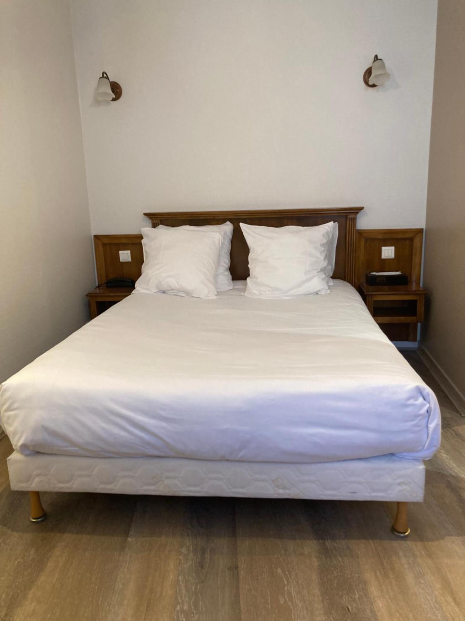 Logis Hotel & Restaurant Du Sauvage La Ferté-Gaucher Kültér fotó
